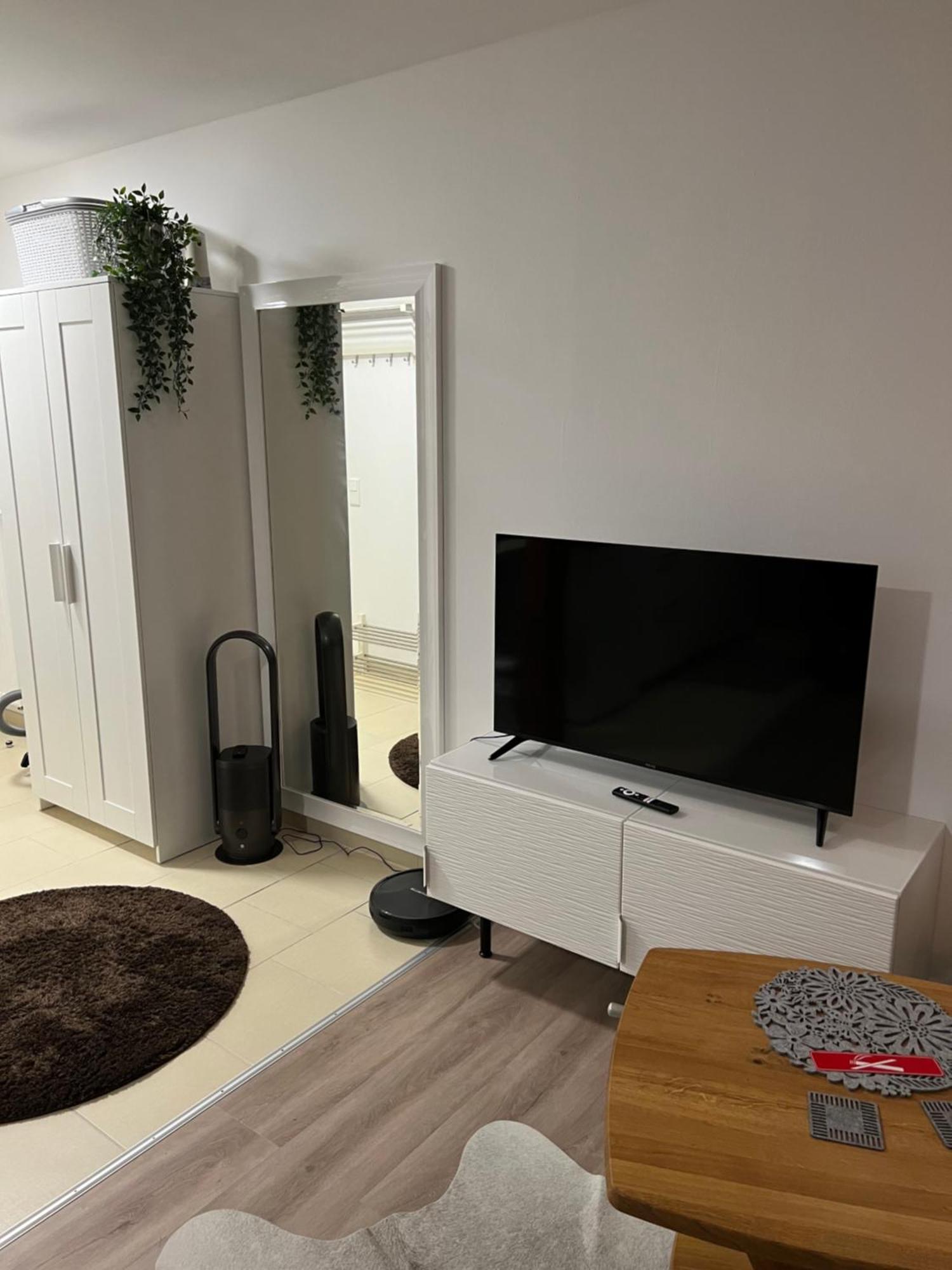 Grosse Gemuetliche Ferienwohnung Mit Klimaanlage, Parkplatz Inklusive Top ! Fürth Exterior foto